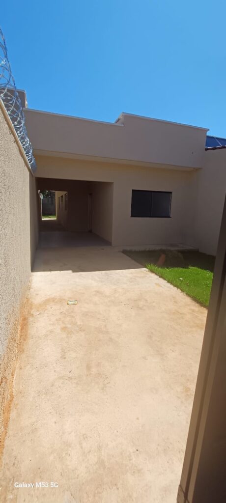 Casa com 2 quartos com quintal em Goianira