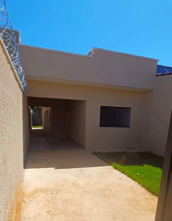Casa com 2 quartos com quintal em Goianira