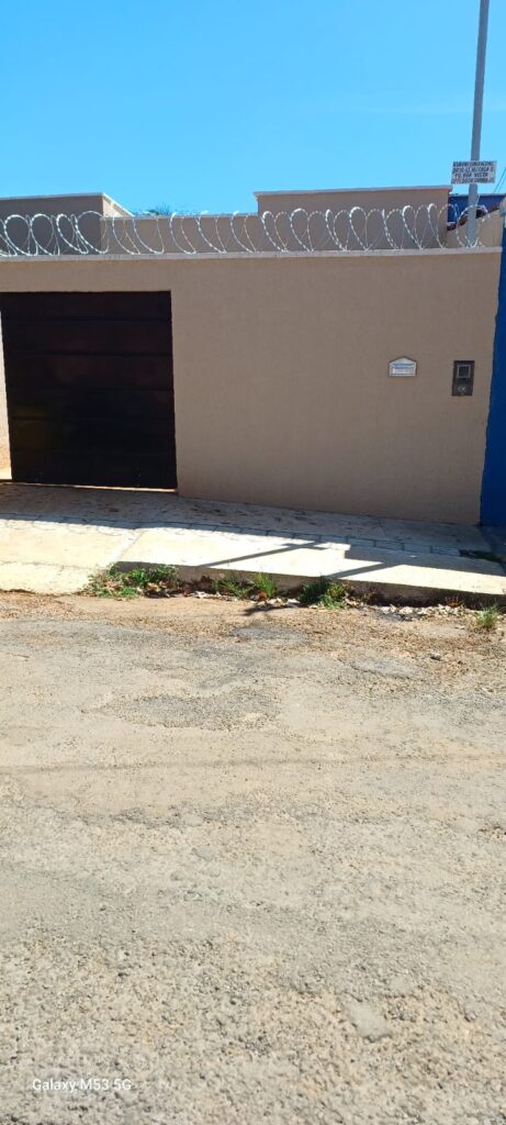 Casa com 2 quartos com quintal em Goianira