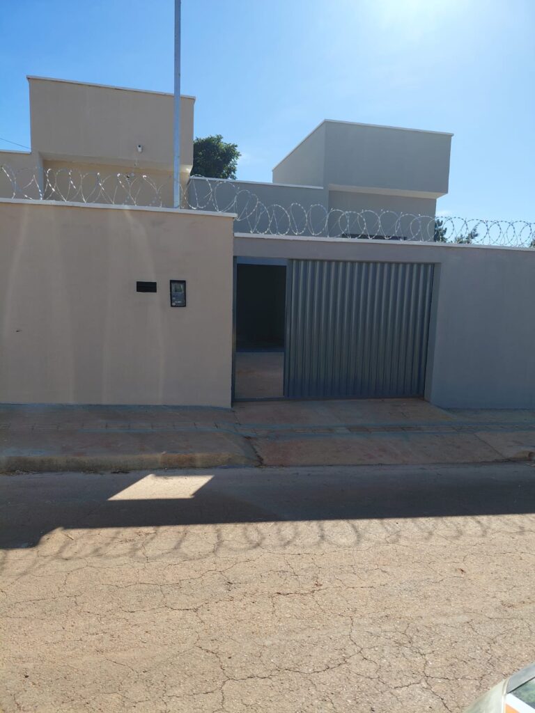 Casa Moderna e Aconchegante com Pé Direito Duplo – O Lar dos Seus Sonhos!